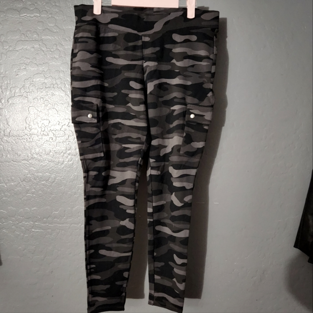 TORRID NWOT Leggings Size 1